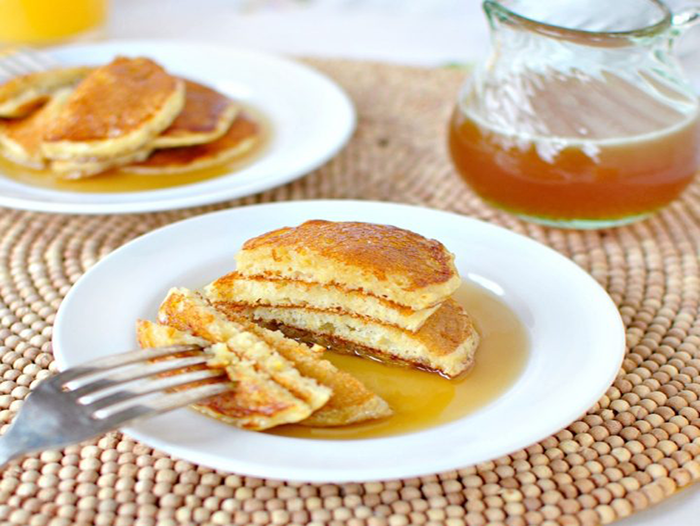 Toasted-Cornmeal-Pancakes-700x526